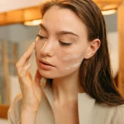 Noćni serumi su najbolji beauty saveznici jer pomlađuju kožu dok spavamo
